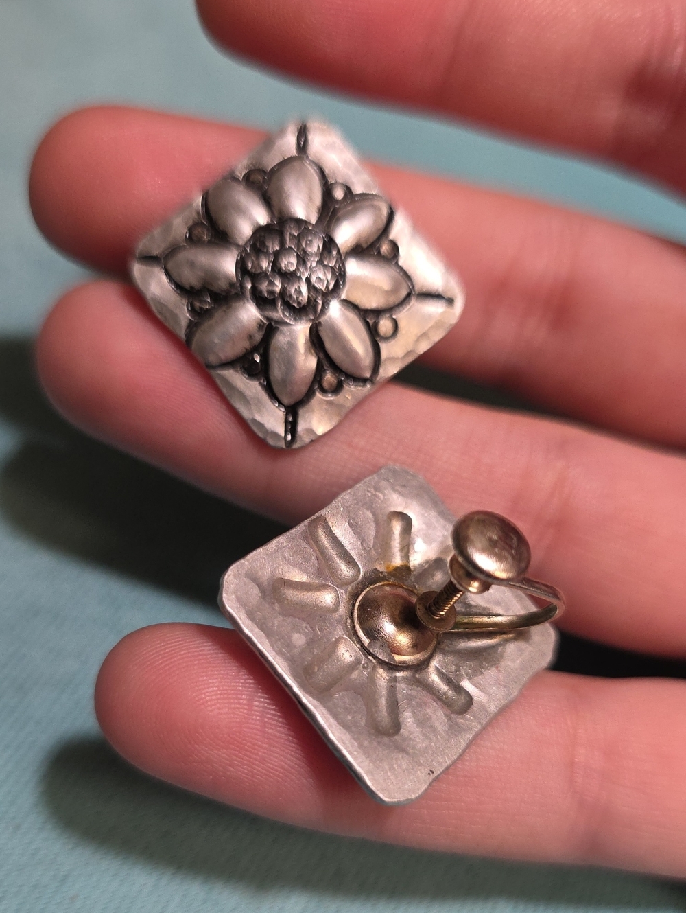 Floral Square Silver-Tone Screw Back Earrings - Elegant Daisy Design - Picture 3 of 3